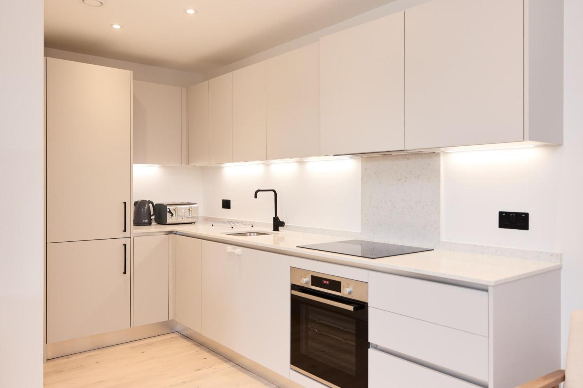 The South Wimbledon Escape - Lovely 3bdr With Balcony * Londres