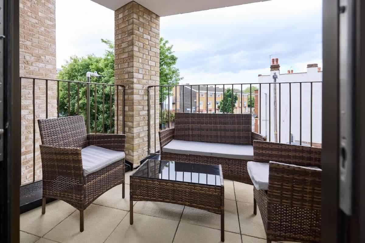 The South Wimbledon Escape - Lovely 3bdr With Balcony Apartamento *