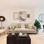 The South Wimbledon Escape - Lovely 3Bdr With Balcony