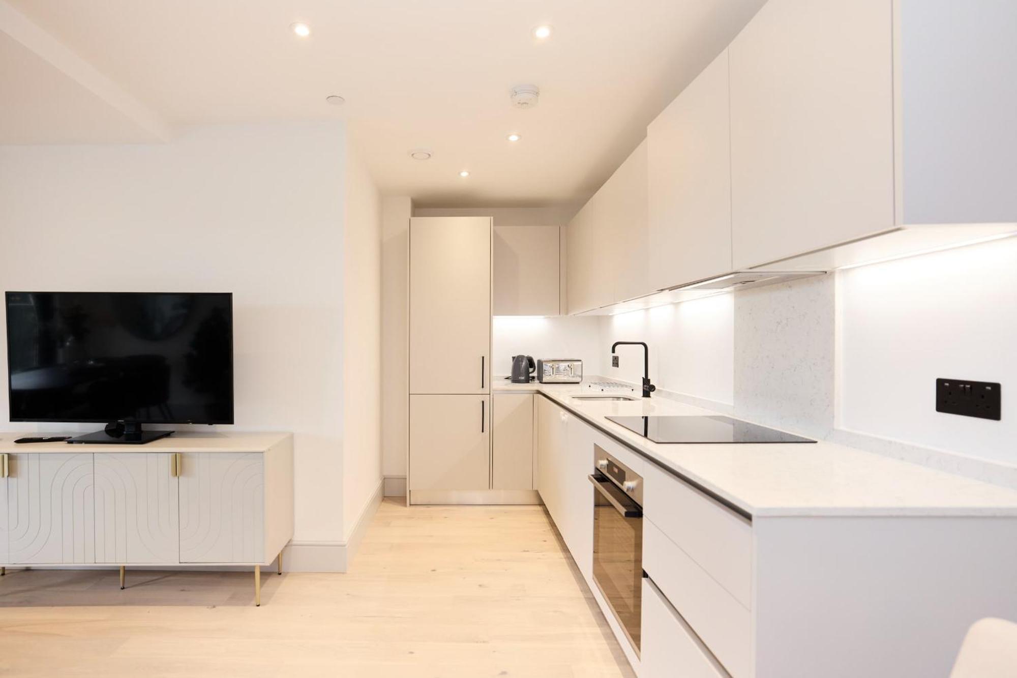 The South Wimbledon Escape - Lovely 3bdr With Balcony Apartamento *