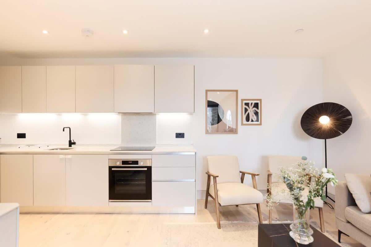 The South Wimbledon Escape - Lovely 3bdr With Balcony Apartamento Londres